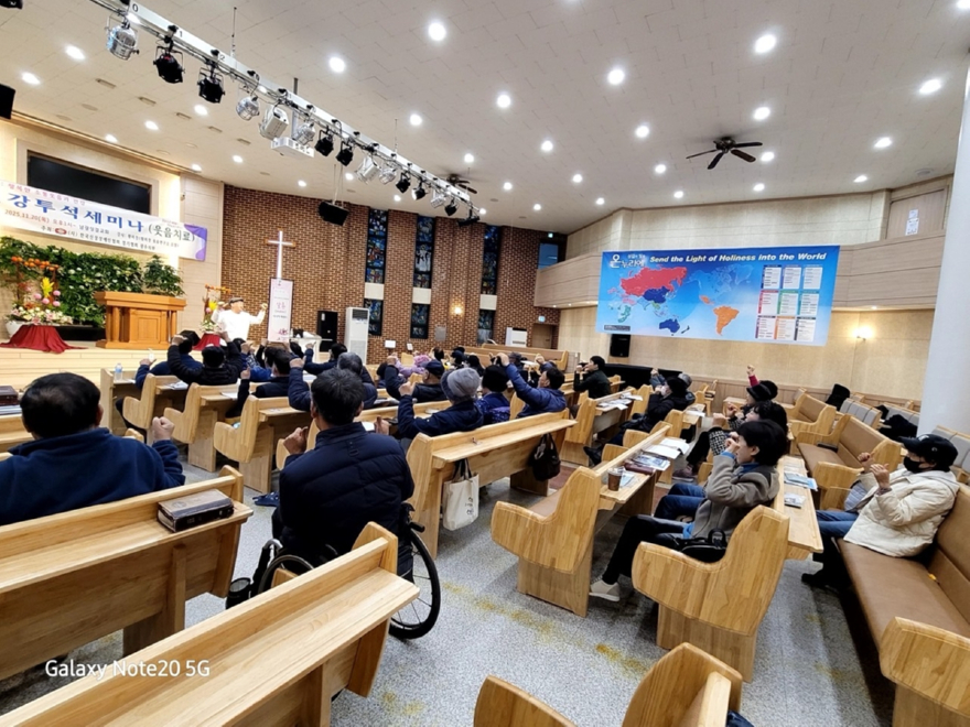 (사)한국신장장애인경기협회 광주지부, ‘건강 투석 세미나(웃음치료)’ 성료 (1).jpg