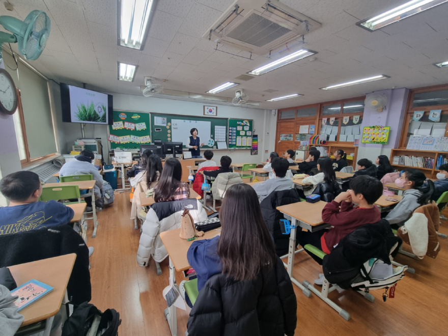 1-8. 무원초등학교에서 열린 ‘찾아가는 쓰레기 줄이기 교육’.jpg
