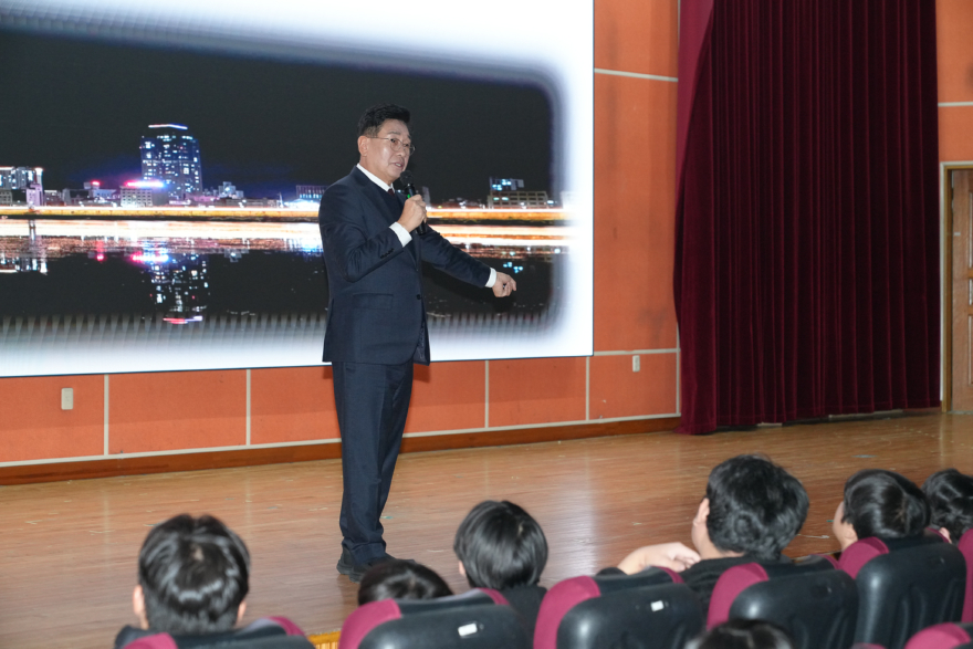 03-3 양평고 3학년 대상 명사 특강.jpg