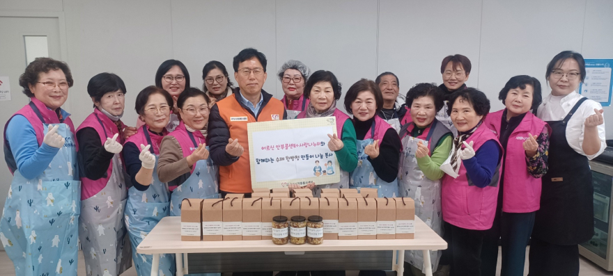 0128 구리시자원봉사센터, 어르신 안부콜센터ㆍ사랑나누미 봉사자와 함께 수제 한방청 만들어 나눔 봉사1.jpg