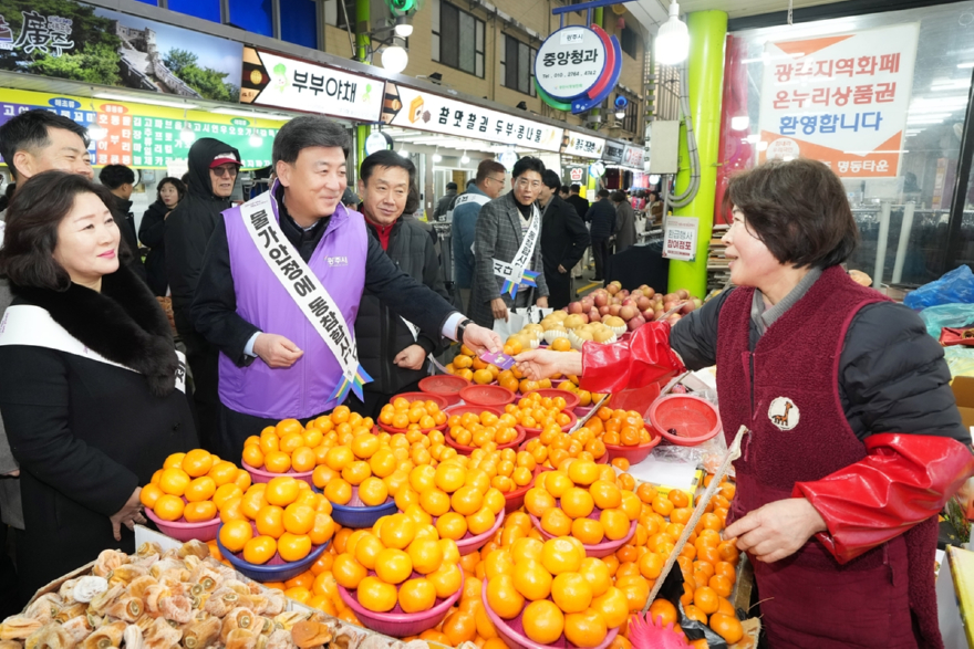 광주시, 설 명절 맞아 경안시장서 물가안정 캠페인·전통시장 장보기 행사 (3).jpg