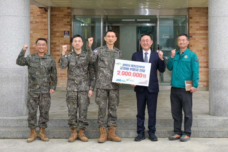 06-2026 설맞이 군장병 위문금 전달(2).jpg