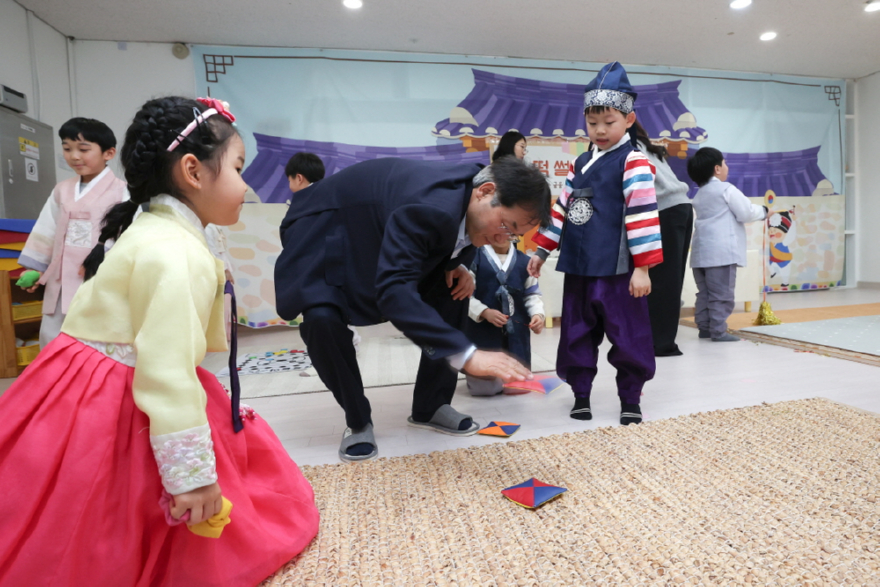 (구와동)1. 고양시, 설 명절맞이 덕양구청 직장어린이집 격려 방문 (4).JPG