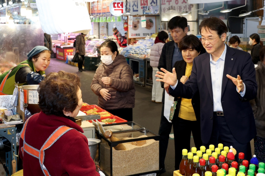 1. 고양시, 설 명절 맞아 전통시장 격려 방문…장보기 동참 (1).JPG