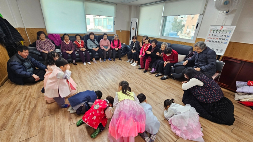 광주시 오포2동 매산어린이집 원아들, 설 맞아 경로당 방문해 세대 간 교류 (1).jpg
