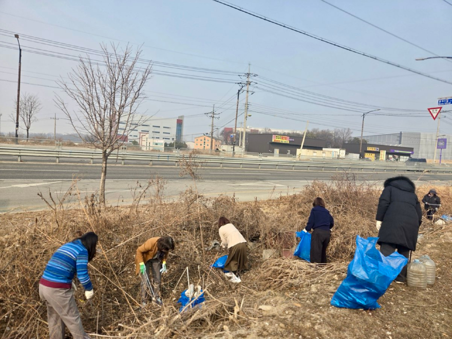 04-여주시 노인복지과, 설 명절 맞이 환경정비 실시(2).jpg