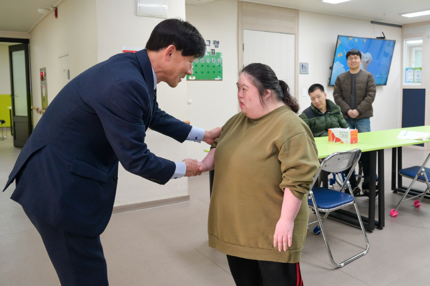 06-여주시 김광덕 부시장, 2026년 설 맞이 사회복지복지시설 위문 실시.jpg