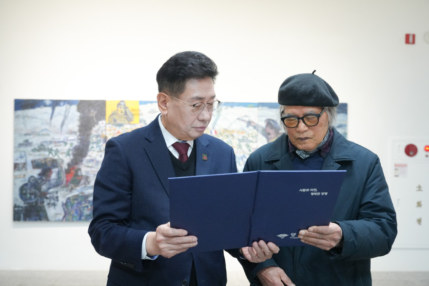 06-2 이동표 화백 작품 기증.jpg
