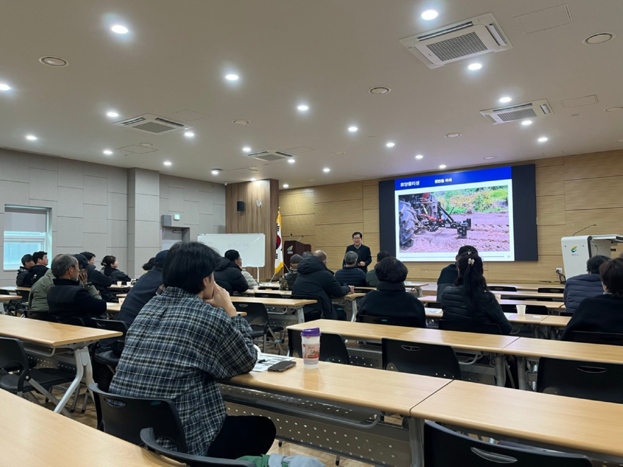 01-여주시 시설채소연구회 기술보급확산지원을 위한 토양관리기술 교육 추진.jpg
