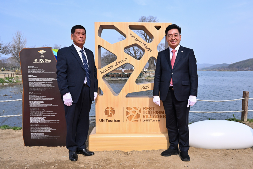 01-3 유엔투어리즘 제막식 사진.jpg
