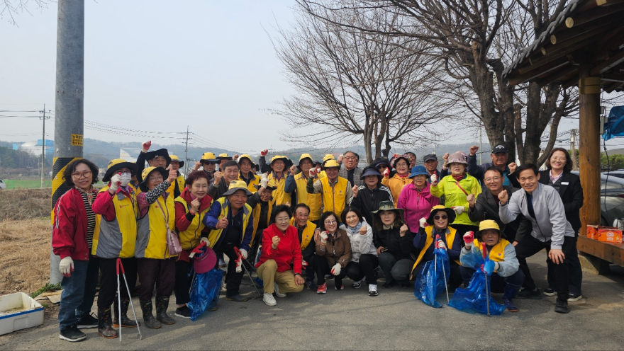 3 이천시 호법면 환경봉사단 새봄맞이 국토대청소 실시1.jpg