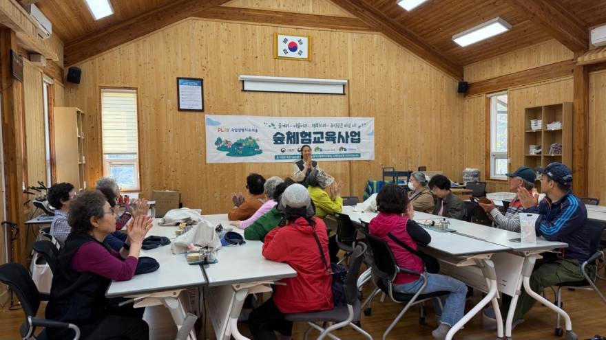 05-2 장애인 숲 체험 ‘우리들의 오감산책’.jpg