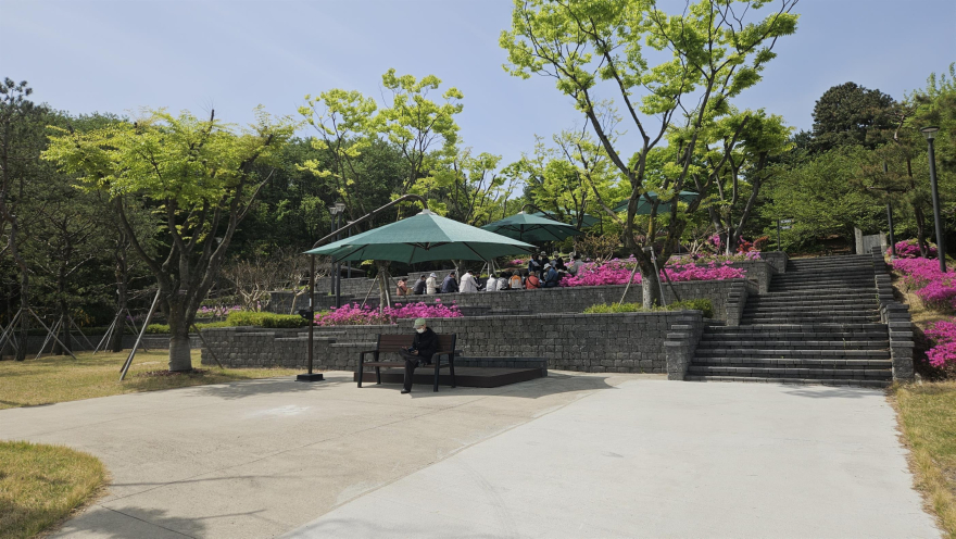 3 이천시 설봉공원 주요 동선에 그늘막 설치 폭염 대비 편의 강화2.jpg