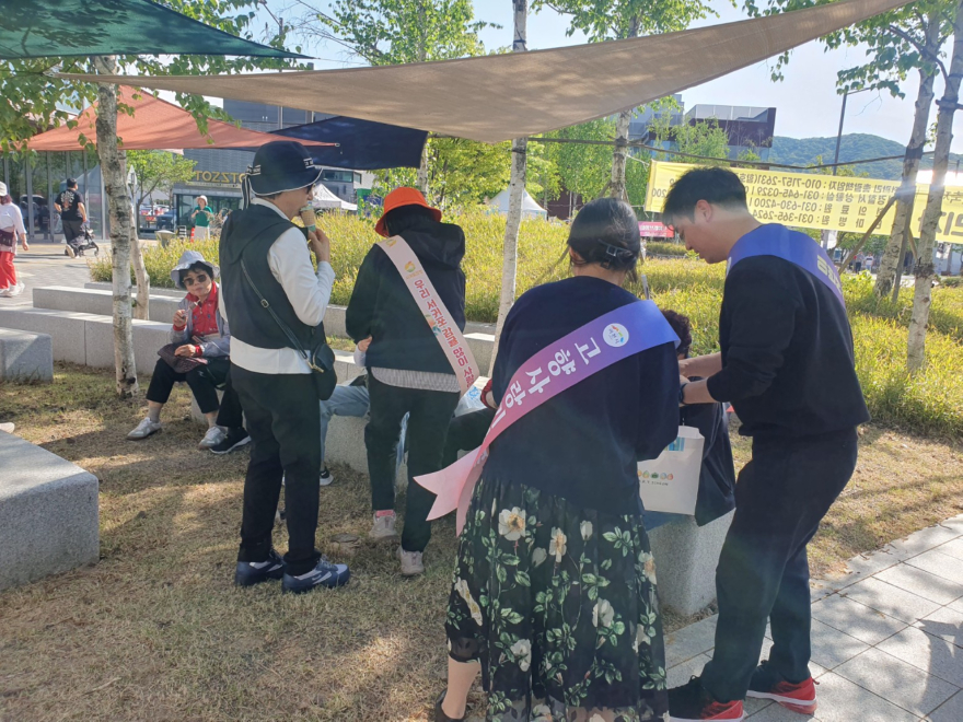 3 이천시 서귀포시와 도자기 축제장에서 함께 고향사랑기부제 길거리 홍보1.jpg
