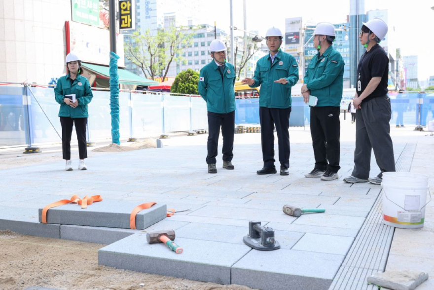 2. 고양시, 보도정비사업 현장 안전점검 추진 (4) 화정 특화거리.jpg