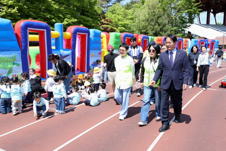 3. 고양시, 영유아와 함께한 ‘2026 어린이날 축제’ 개최 (2).jpg