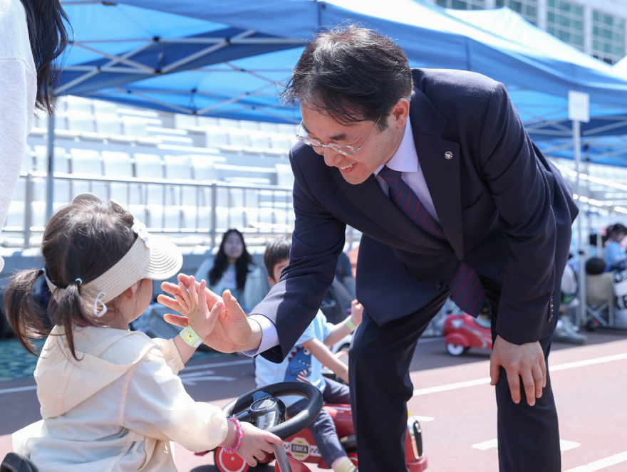 3. 고양시, 영유아와 함께한 ‘2026 어린이날 축제’ 개최 (3).jpg