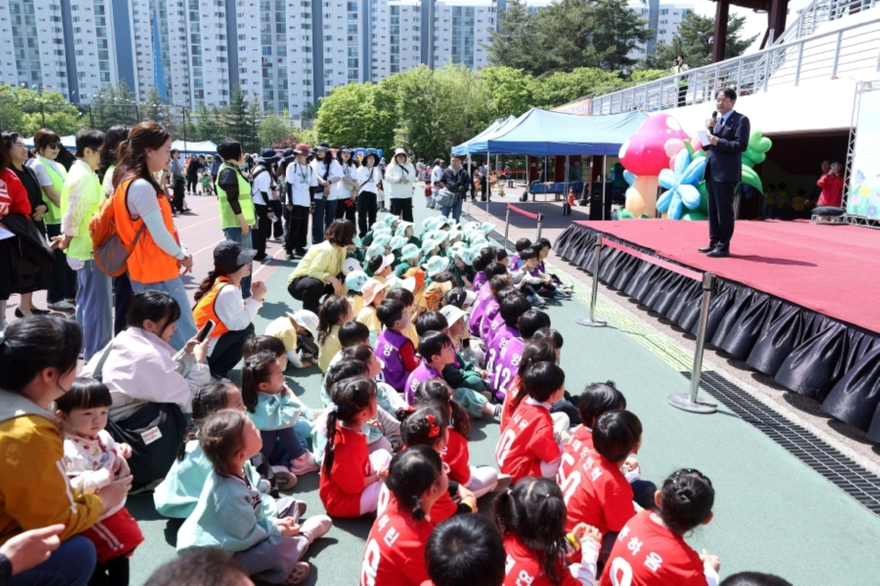 1. 고양시, 돌봄 사각지대 줄인다 (1) 2026년 어린이날 행사.jpg