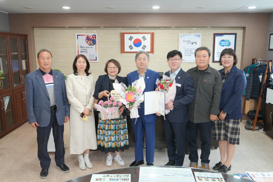02-2 제54회 어버이날 표창 전달.jpg