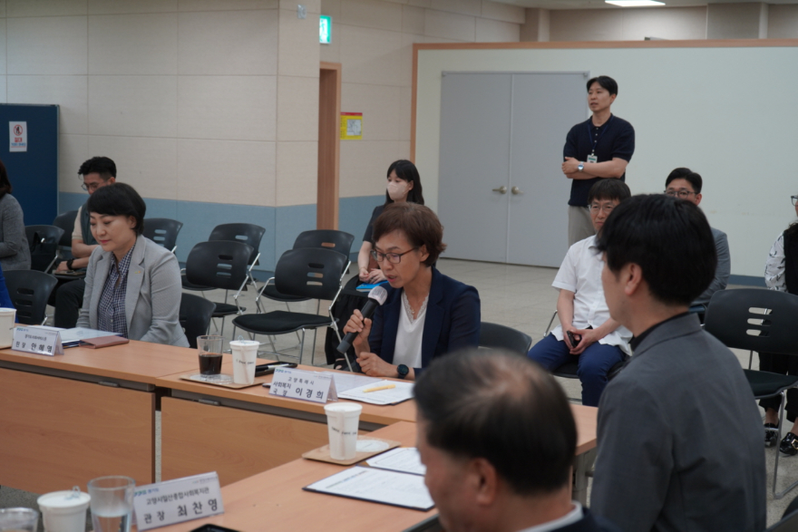 1. 고양시-경기도사회서비스원, ‘고양지역 복지정보안내도우미’ 사업 업무협약 체결 (2).JPG