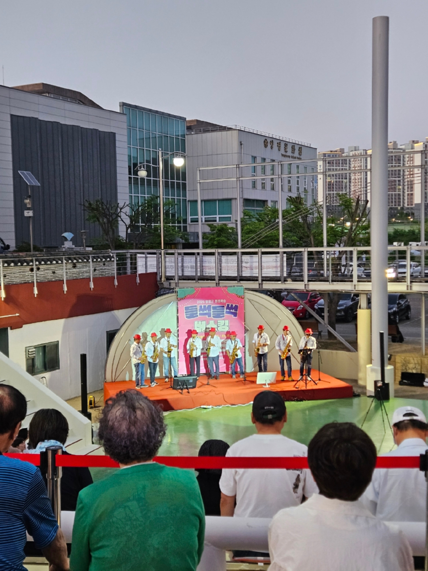 01-3 들썩들썩 버스킹 1차 공연.jpg