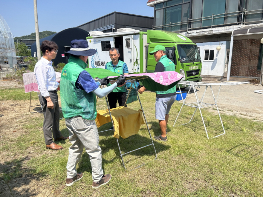(구와동)2. 고양시 흥도동 새마을지도자협의회, ‘찾아가는 이동세탁’봉사 실시 (2).jpg
