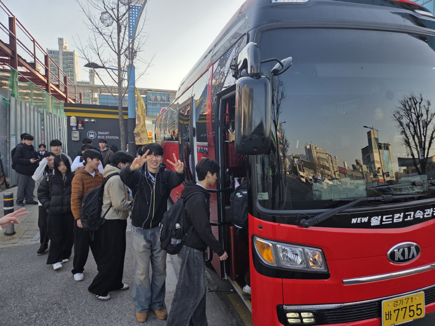 9 아저씽탑승현장(양평역).jpg