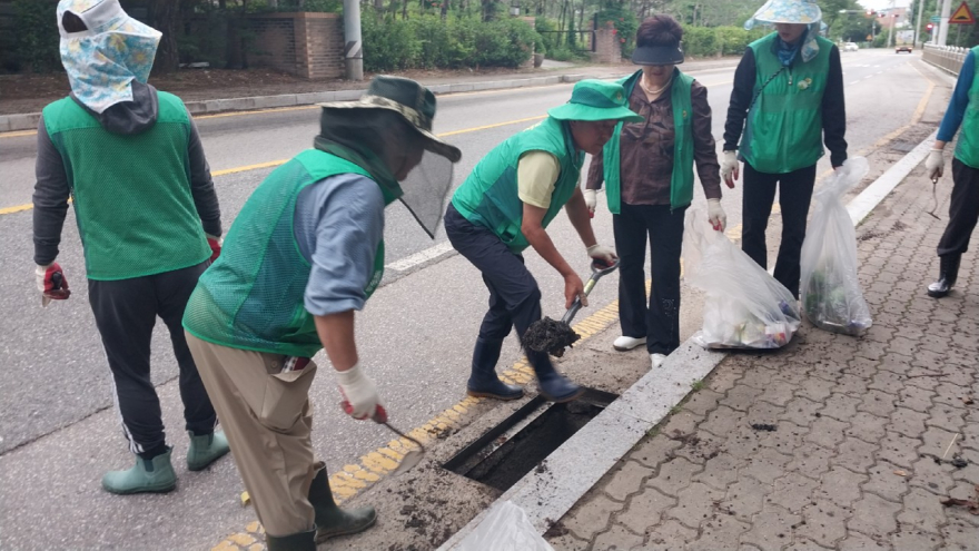 08-2 서종면 새마을회 배수로 정비.jpg