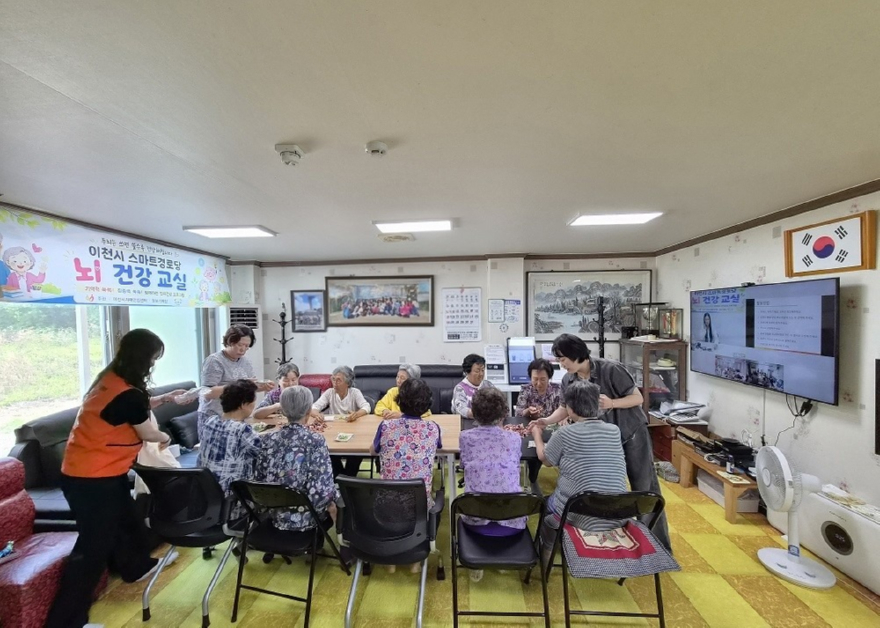 4 스마트경로당 치매예방사업 1.jpg
