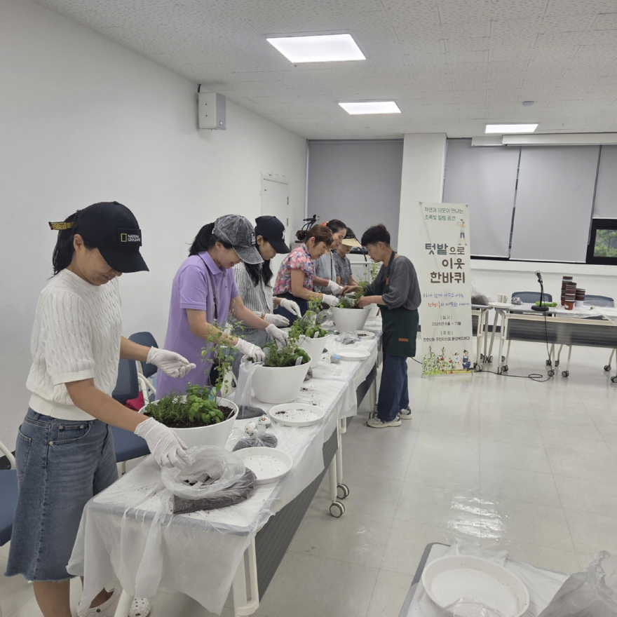 (구와동)6.고양시 탄현2동 주민자치회, ‘텃밭으로 이웃 한바퀴’ 도시원예활동 추진(1).jpg