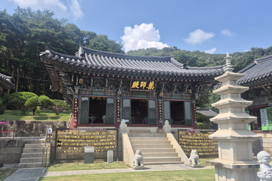 1-7. 한북누리길 인근에 위치한 신라시대 고찰 흥국사.jpg