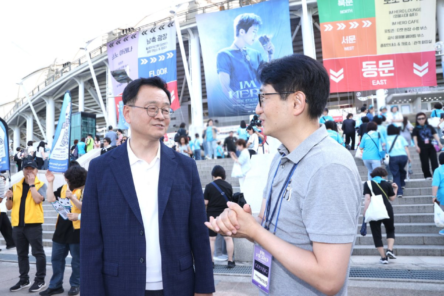 1-2. 임영웅 콘서트 현장을 방문한 민경선 고양특례시장.jpg