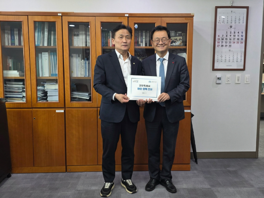 1. 민경선 고양시장, 김영진 국회 행안위원장 만나 신청사 신속추진 협조 요청.jpg
