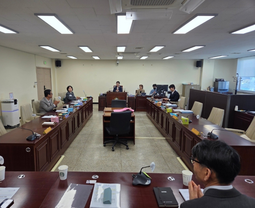 261007_고양시의회 환경경제위원회, 한국농어촌공사 고양지사와 고양시 농업생산기반시설 정비 및 농업발전 협력방안 논의.jpeg