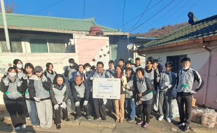 구리시 교문1동, 교문리교회 도르가봉사회로부터 연탄 900장 후원받아