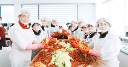 광주시 쌍령동 주민자치회, ‘2025 사랑의 김장 나눔’…저소득층 아동 95가구에 김치 전달