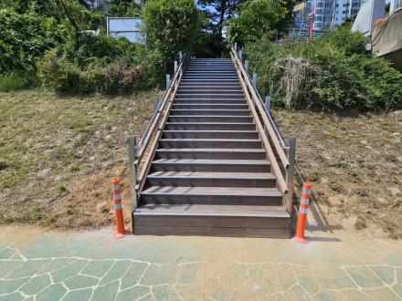 고양시 일산서구, 대화천 데크계단 설치작업 완료